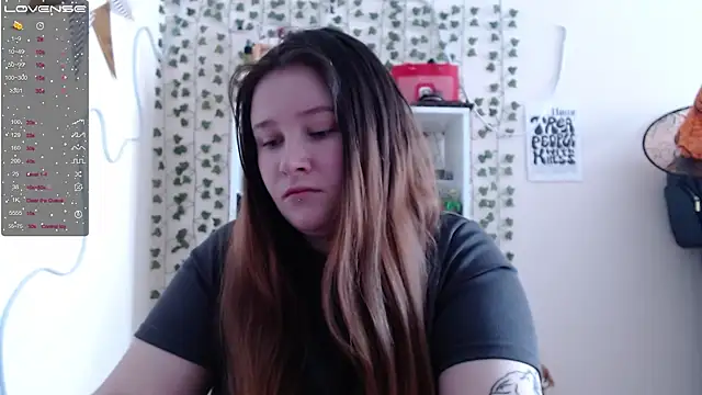 Snapshot of Light_Luna chatting on 01.31.25 Light Luna online show from 01.31.25