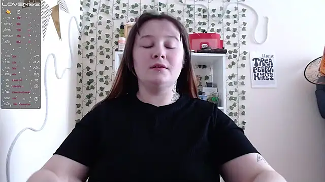 Snapshot of Light_Luna chatting on 02.04.25 Light Luna online show from 02.04.25