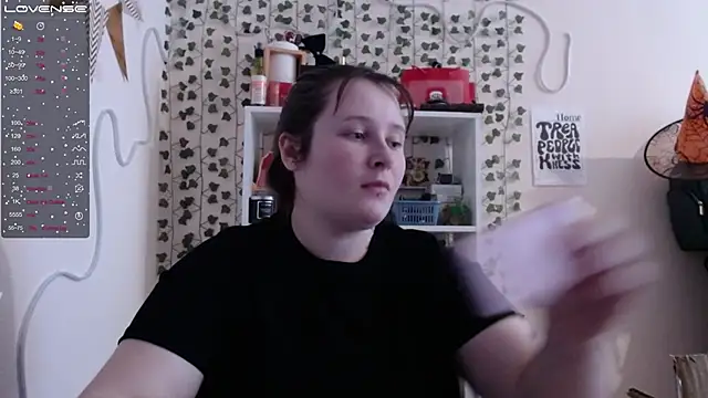 Snapshot of Light_Luna chatting on 02.04.25 Light Luna online show from 02.04.25