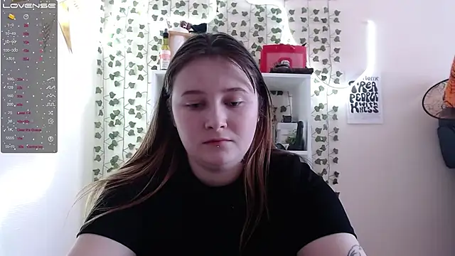 Snapshot of Light_Luna chatting on 02.06.25 Light Luna online show from 02.06.25