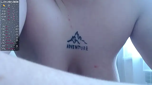 Snapshot of Light_Luna chatting on 02.08.25 Light Luna online show from 02.08.25