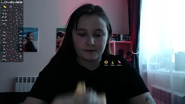 Snapshot of Light_Luna chatting on 02.10.25 Light Luna online show from 02.10.25