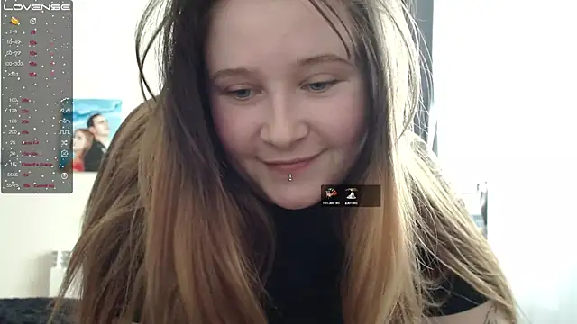 Snapshot of Light_Luna chatting on 02.11.25 Light Luna online show from 02.11.25