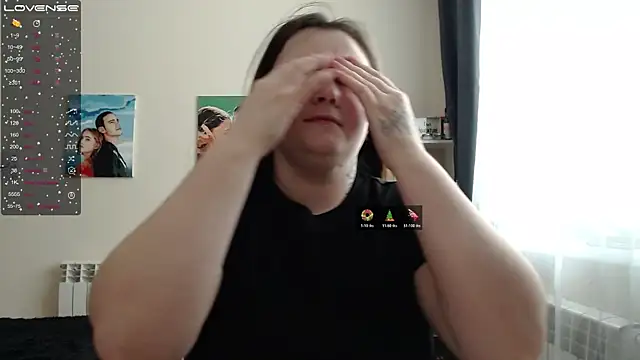 Snapshot of Light_Luna chatting on 02.12.25 Light Luna online show from 02.12.25