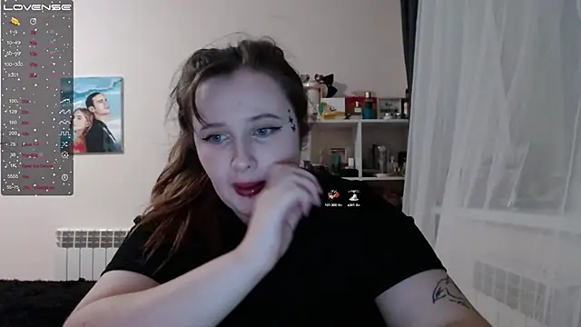 Snapshot of Light_Luna chatting on 02.14.25 Light Luna online show from 02.14.25