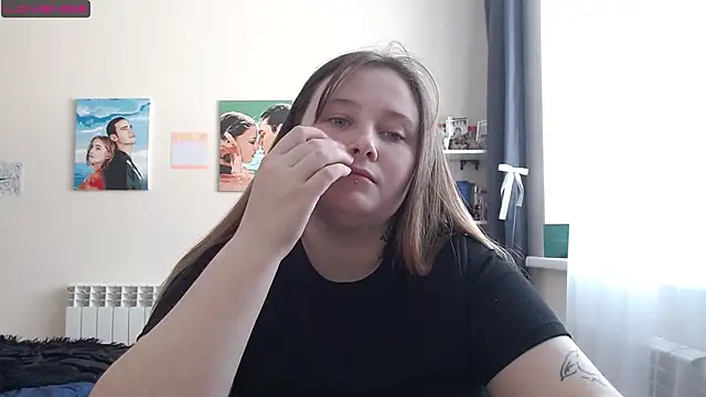 Snapshot of Light_Luna chatting on 03.17.25 Light Luna online show from 03.17.25