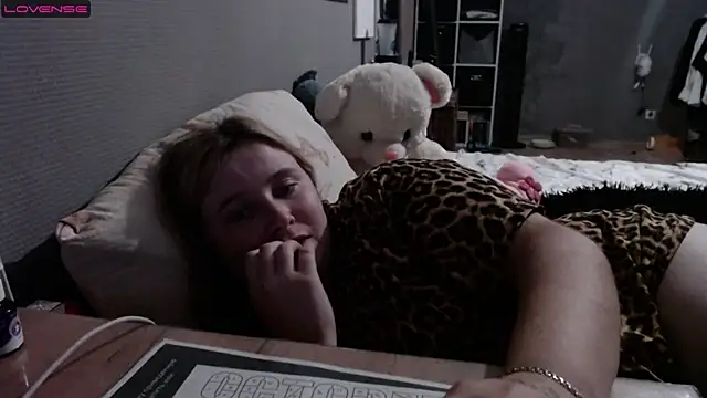 Snapshot of Light_Luna chatting on 09.15.25 Light Luna online show from 09.15.25