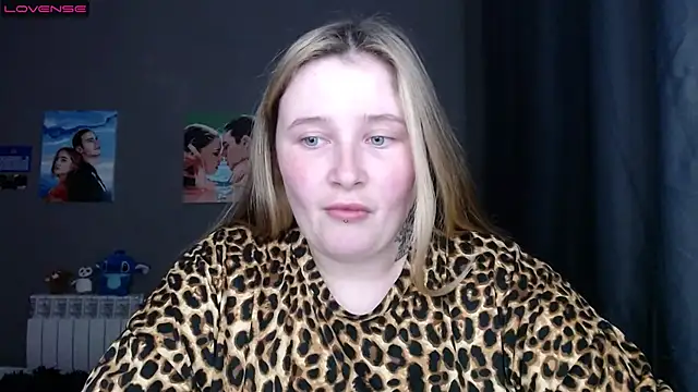 Snapshot of Light_Luna chatting on 09.17.25 Light Luna online show from 09.17.25