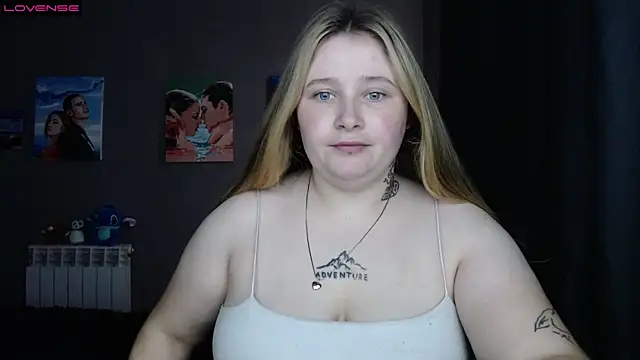 Snapshot of Light_Luna chatting on 09.29.25 Light Luna online show from 09.29.25