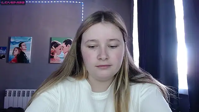 Snapshot of Light_Luna chatting on 10.12.25 Light Luna online show from 10.12.25