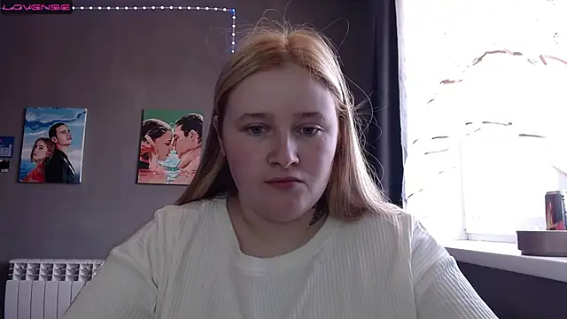 Snapshot of Light_Luna chatting on 10.20.25 Light Luna online show from 10.20.25