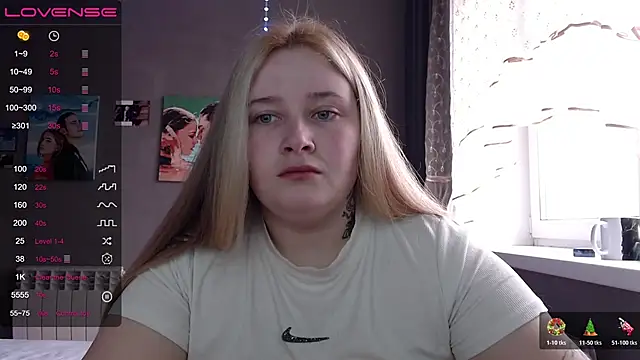 Snapshot of Light_Luna chatting on 10.26.25 Light Luna online show from 10.26.25