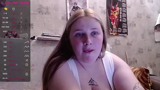 Snapshot of Light_Luna chatting on 10.27.25 Light Luna online show from 10.27.25