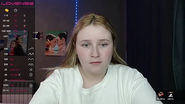 Snapshot of Light_Luna chatting on 10.31.25 Light Luna online show from 10.31.25