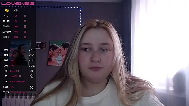 Snapshot of Light_Luna chatting on 11.02.25 Light Luna online show from 11.02.25