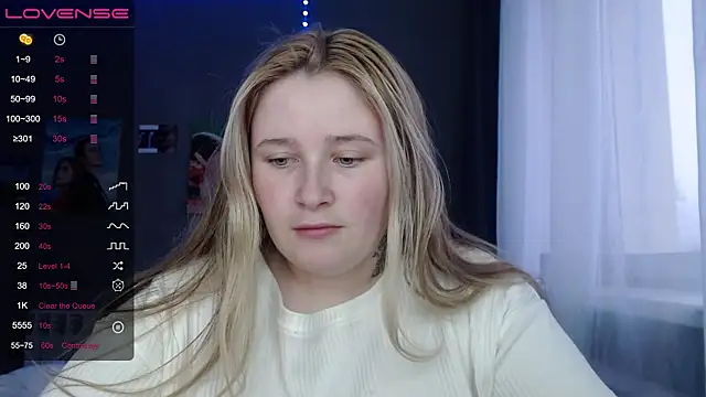 Snapshot of Light_Luna chatting on 11.03.25 Light Luna online show from 11.03.25