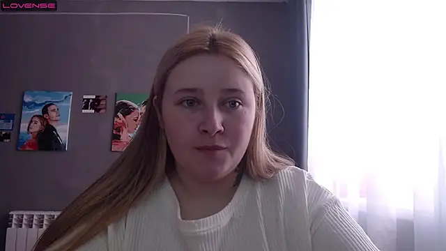 Snapshot of Light_Luna chatting on 11.05.25 Light Luna online show from 11.05.25