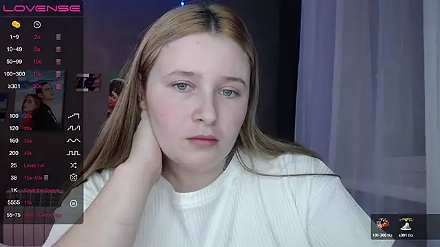 Snapshot of Light_Luna chatting on 11.08.25 Light Luna online show from 11.08.25