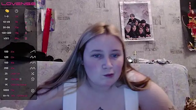 Snapshot of Light_Luna chatting on 11.11.25 Light Luna online show from 11.11.25