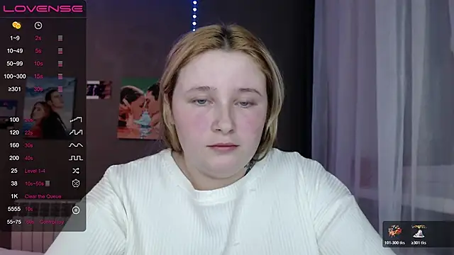 Snapshot of Light_Luna chatting on 11.13.25 Light Luna online show from 11.13.25