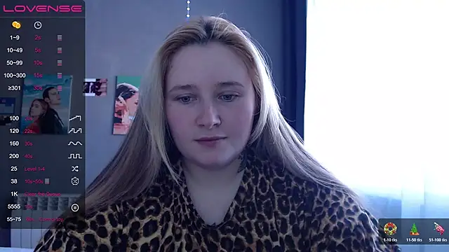 Snapshot of Light_Luna chatting on 11.16.25 Light Luna online show from 11.16.25