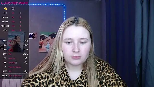 Snapshot of Light_Luna chatting on 11.20.25 Light Luna online show from 11.20.25