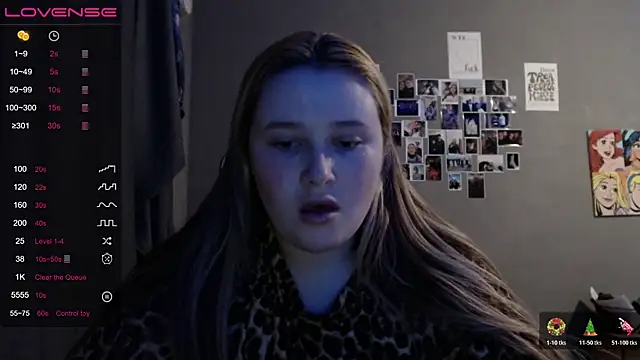 Snapshot of Light_Luna chatting on 11.22.25 Light Luna online show from 11.22.25