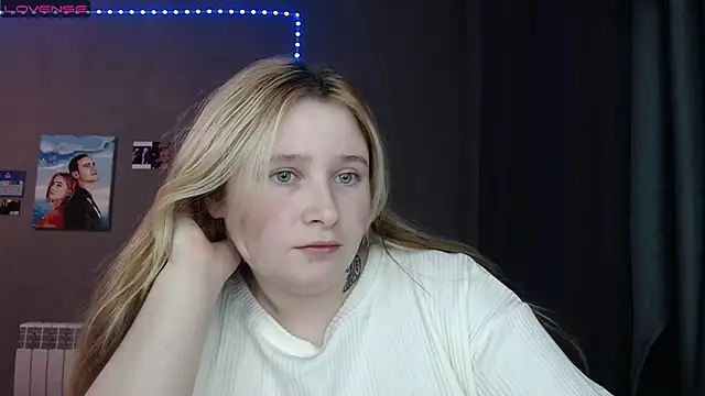 Snapshot of Light_Luna chatting on 11.28.25 Light Luna online show from 11.28.25