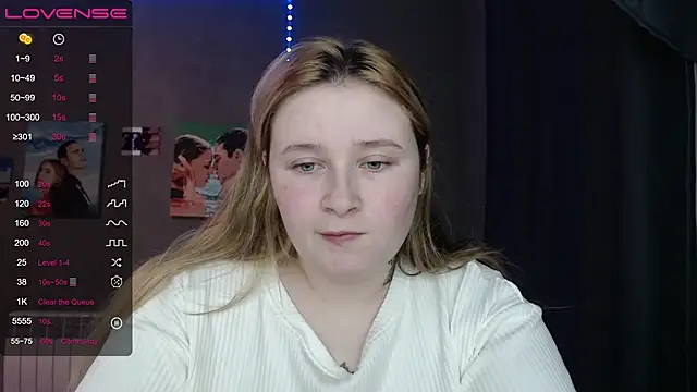 Snapshot of Light_Luna chatting on 11.29.25 Light Luna online show from 11.29.25