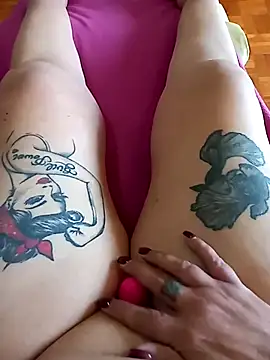 Snapshot of Hotsereia chatting on 10.19.25 Hotsereia online show from 10.19.25