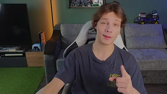 Snapshot of TeddyLiLboy chatting on 10.25.25 TeddyLiLboy online show from 10.25.25