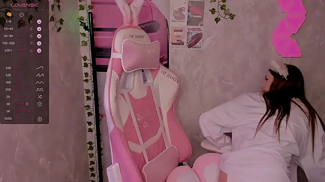 Polly  Hill online show from 10.25.25