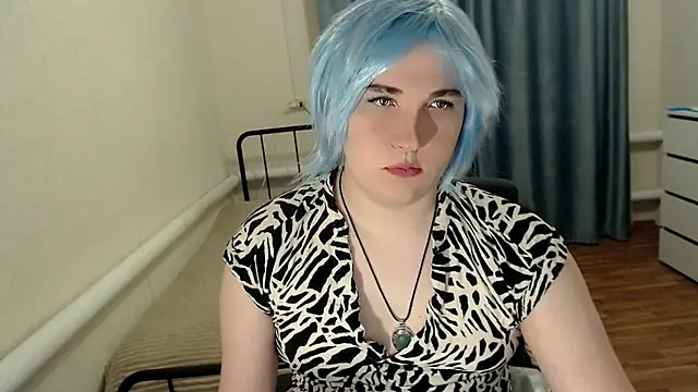 Snapshot of EvaMiron chatting on 06.18.26 EvaMiron online show from 06.18.26