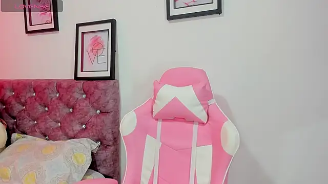 Snapshot of ashliekitty__011 chatting on 11.26.25 ashliekitty 011 online show from 11.26.25