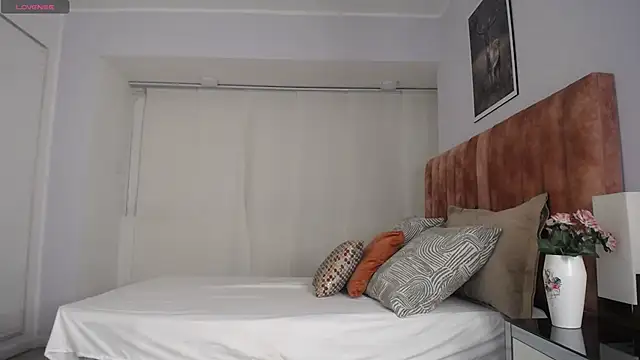 Snapshot of genesis_moretz chatting on 12.12.24 genesis moretz online show from 12.12.24