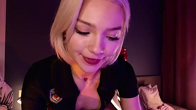 Snapshot of SandraBoyl chatting on 03.15.25 SandraBoyl online show from 03.15.25