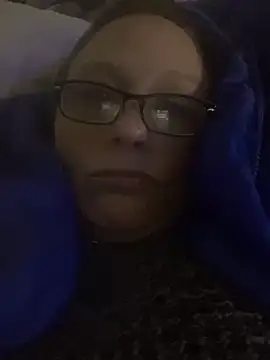 Snapshot of Everlyrose27 chatting on 12.04.24 Everlyrose27 online show from 12.04.24