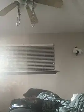 Snapshot of Everlyrose27 chatting on 12.14.24 Everlyrose27 online show from 12.14.24