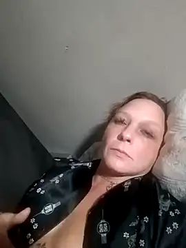 Snapshot of Everlyrose27 chatting on 01.18.25 Everlyrose27 online show from 01.18.25