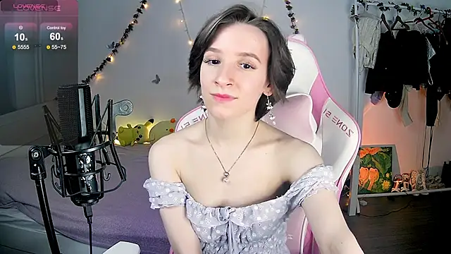 Snapshot of Violet_Veliya chatting on 01.24.25 Violet Veliya online show from 01.24.25