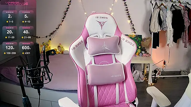 Snapshot of Violet_Veliya chatting on 03.14.25 Violet Veliya online show from 03.14.25