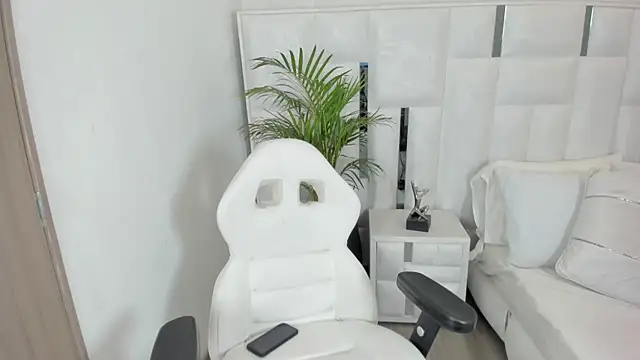 Snapshot of imkrystall chatting on 09.09.25 imkrystall online show from 09.09.25