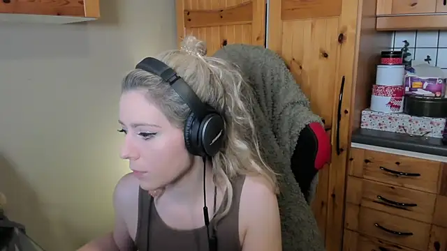 Lisaonthemoon online show from 12.12.24