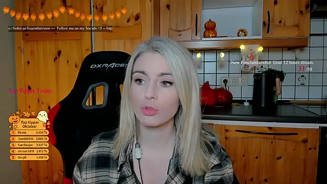 Lisaonthemoon online show from 10.25.25