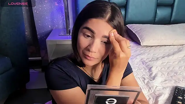 Snapshot of bellaa_becca chatting on 11.23.25 bellaa becca online show from 11.23.25