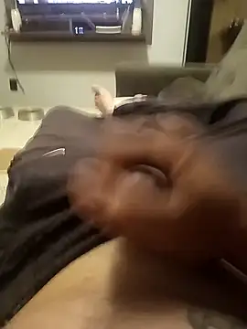 Snapshot of dredre1069 chatting on 09.28.25 dredre1069 online show from 09.28.25