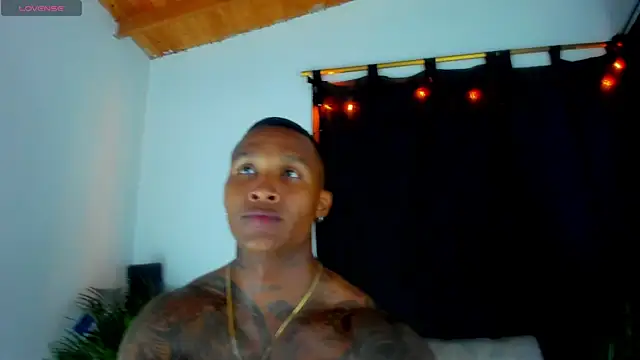 Snapshot of esteveen_ortegas_ chatting on 09.18.25 esteveen ortegas online show from 09.18.25