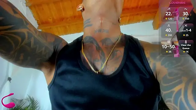 Snapshot of esteveen_ortegas_ chatting on 11.16.25 esteveen ortegas online show from 11.16.25