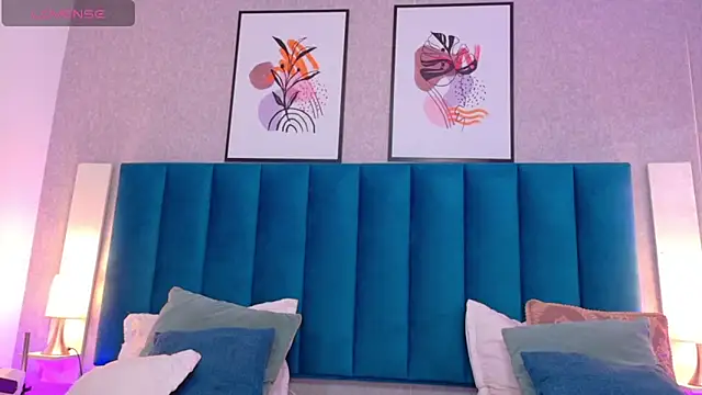 Snapshot of CheneellLorens chatting on 10.19.25 CheneellLorens online show from 10.19.25