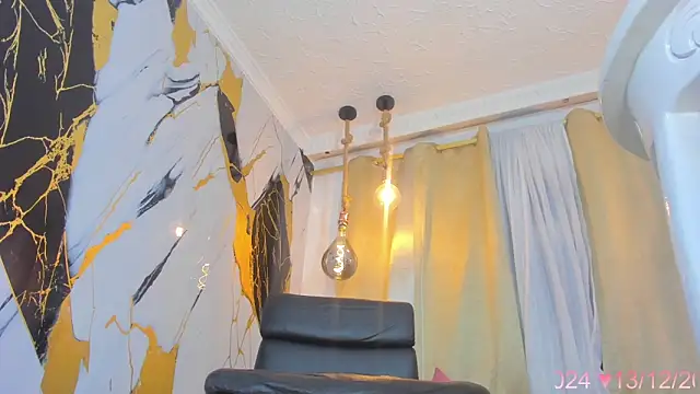 Brianna Stars online show from 12.14.24